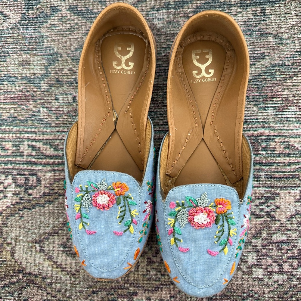 Size 7 Embroidered flats